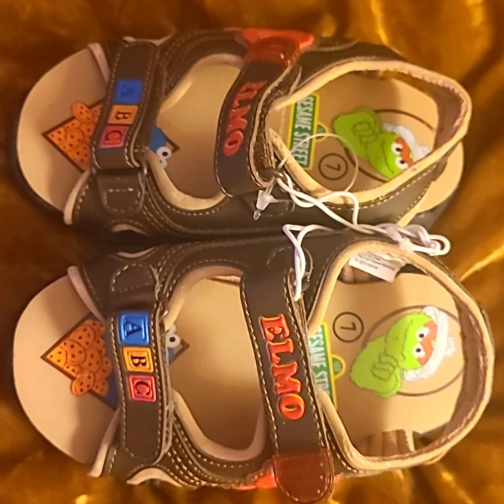 New Еlmo Sesami Street Cute Sandels for a Kid. Size 7. New Newer Worn. - Picture 2 of 6
